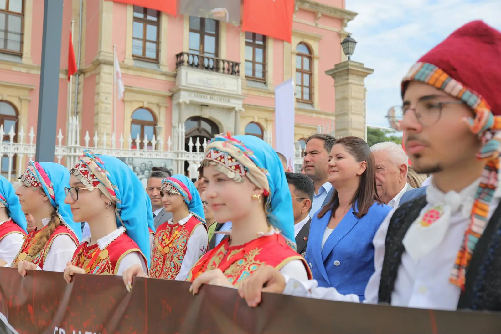 665 YILLIK EFSANE: KIRKPINAR YAĞLI GÜREŞLERİ’İNDE AĞA KARŞILAMA TÖRENİ GERÇEKLEŞTİRİLDİ galeri görseli